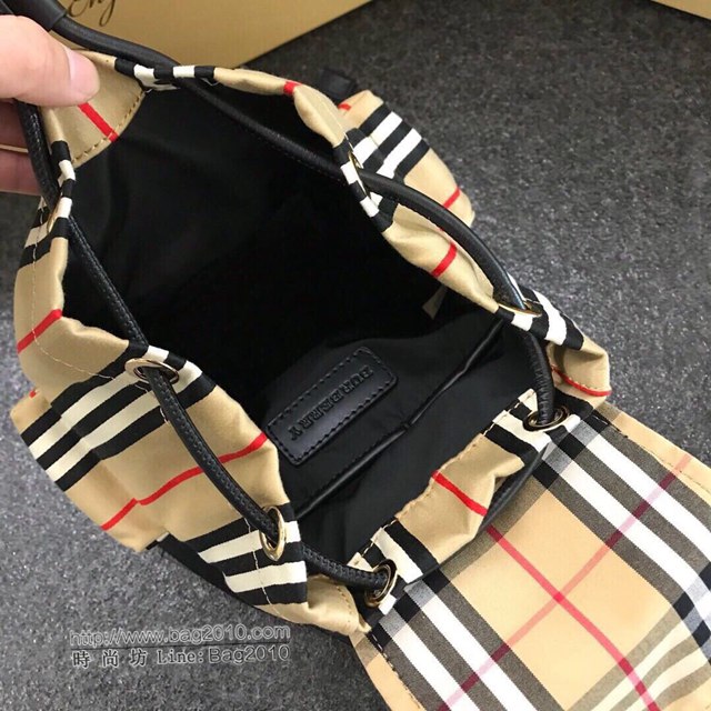 Burberry專櫃新款雙肩包 巴寶莉中號Vintage條紋拼牛皮軍旅背包  db1195